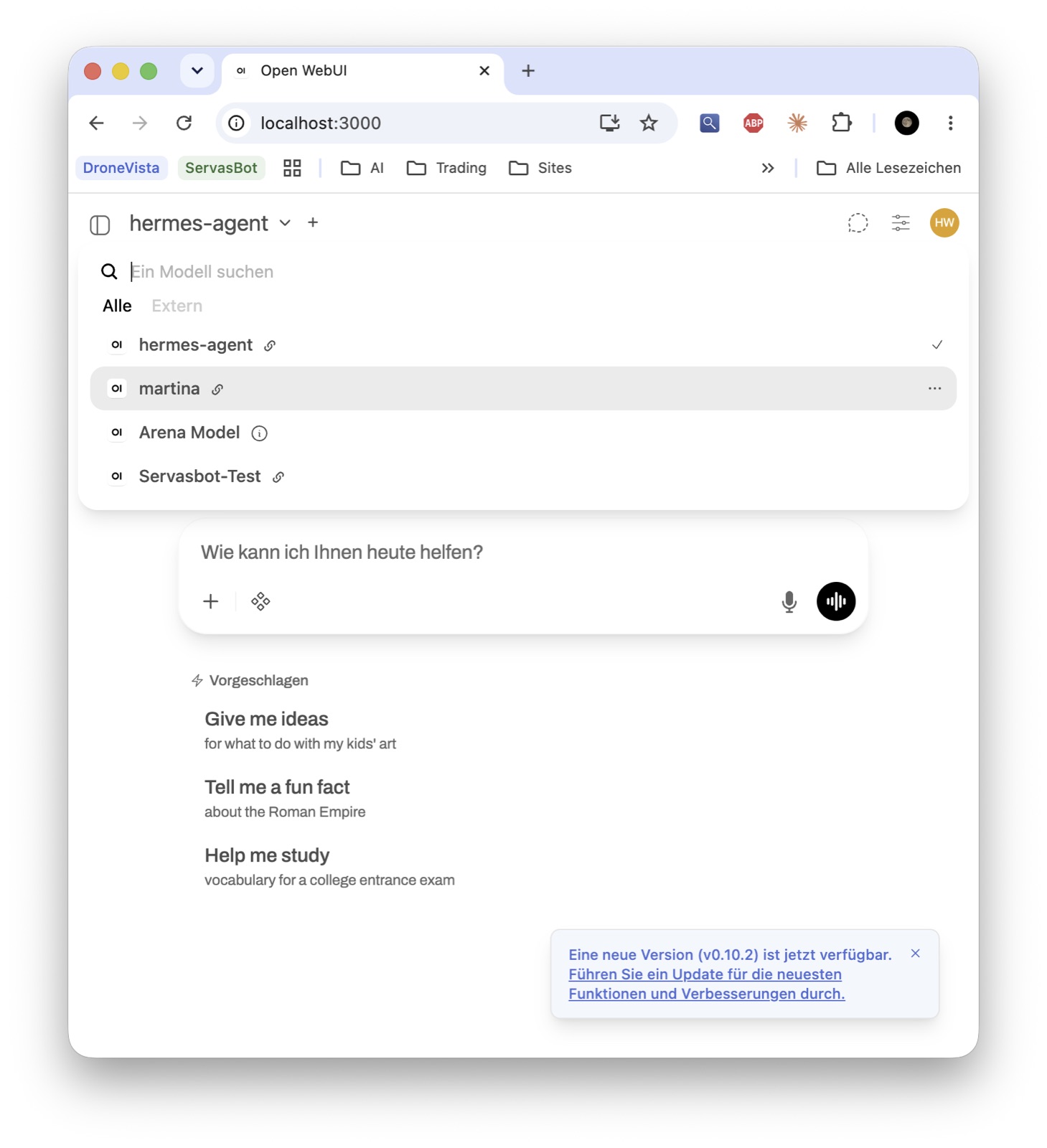Open WebUI, Chat-Ansicht mit aufgeklapptem Modell-Dropdown oben links: darin stehen hermes-agent (aktuell ausgewählt) und martina als eigene Einträge, darunter Arena Model und das Servasbot-Test-Modell aus Teil 2.
